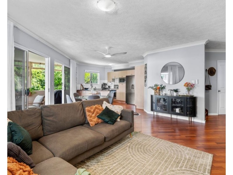 8/16 Miles Street, Hawthorne QLD 4171