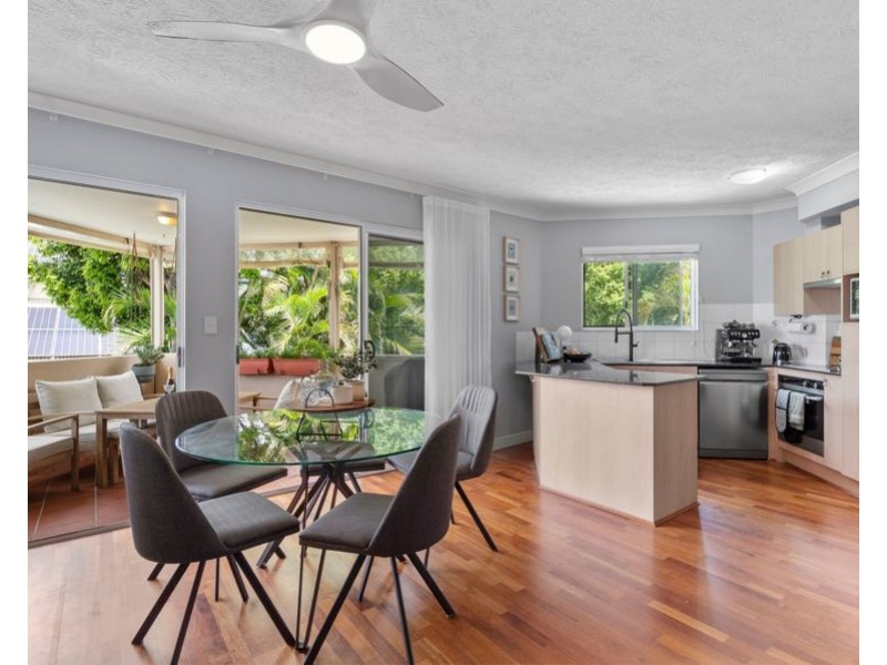 8/16 Miles Street, Hawthorne QLD 4171