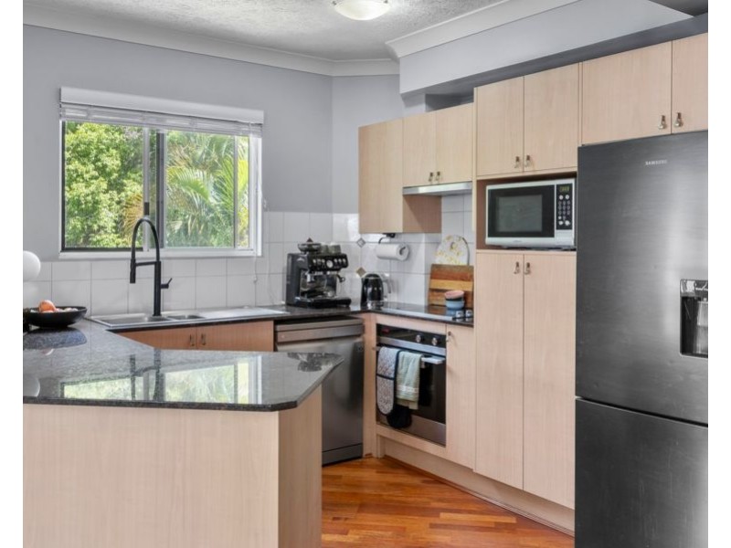 8/16 Miles Street, Hawthorne QLD 4171