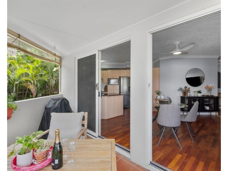 8/16 Miles Street, Hawthorne QLD 4171