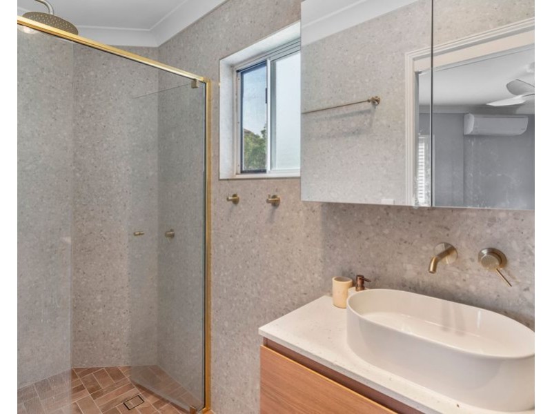 8/16 Miles Street, Hawthorne QLD 4171