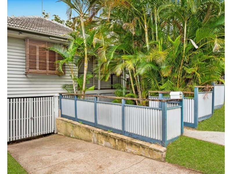 98 Nursery Rd, Holland Park West QLD 4121
