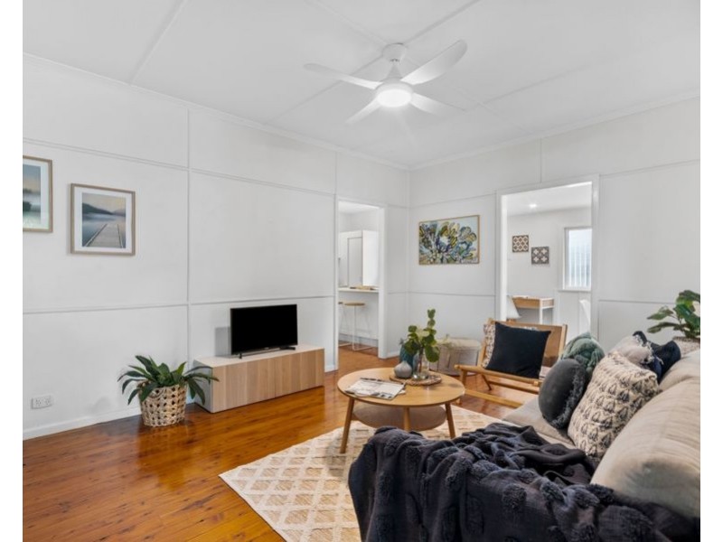 98 Nursery Rd, Holland Park West QLD 4121