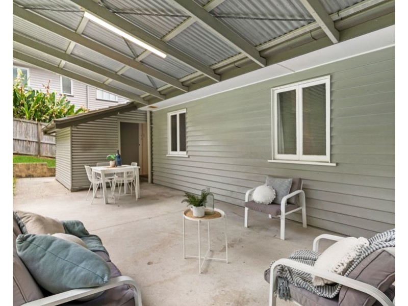 98 Nursery Rd, Holland Park West QLD 4121