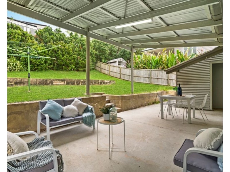 98 Nursery Rd, Holland Park West QLD 4121