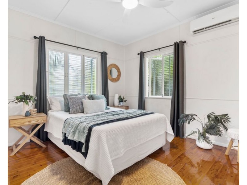 98 Nursery Rd, Holland Park West QLD 4121