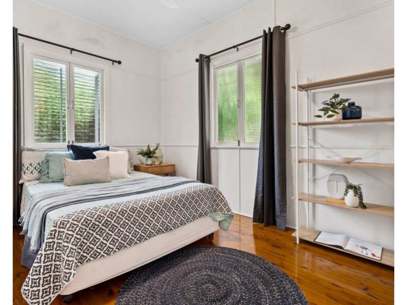 98 Nursery Rd, Holland Park West QLD 4121