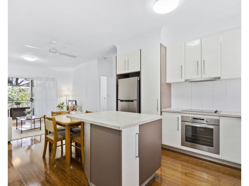 1/298 Cavendish Road, Coorparoo QLD 4151