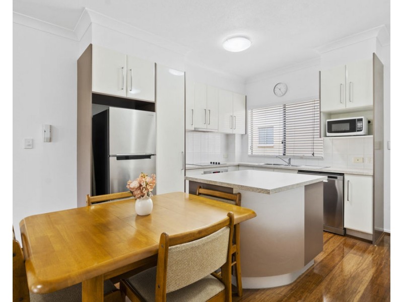 1/298 Cavendish Road, Coorparoo QLD 4151