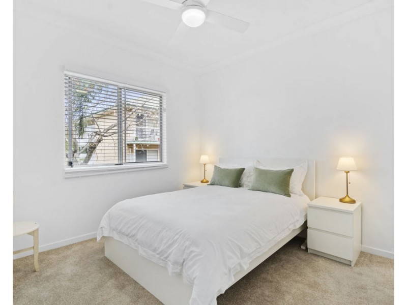 1/298 Cavendish Road, Coorparoo QLD 4151