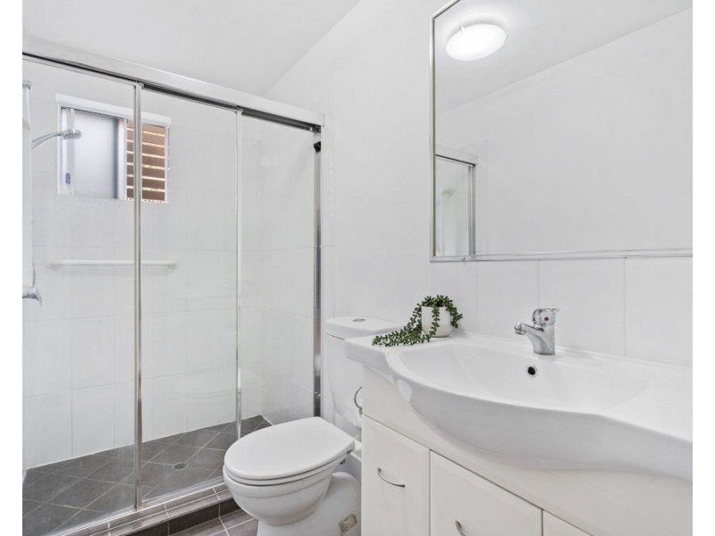 1/298 Cavendish Road, Coorparoo QLD 4151