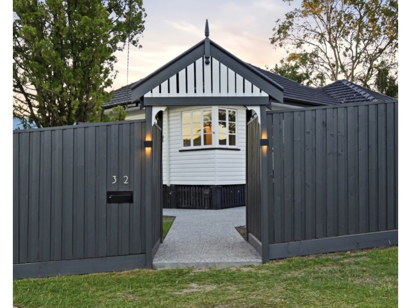 32 Steele Street, Holland Park QLD 4121