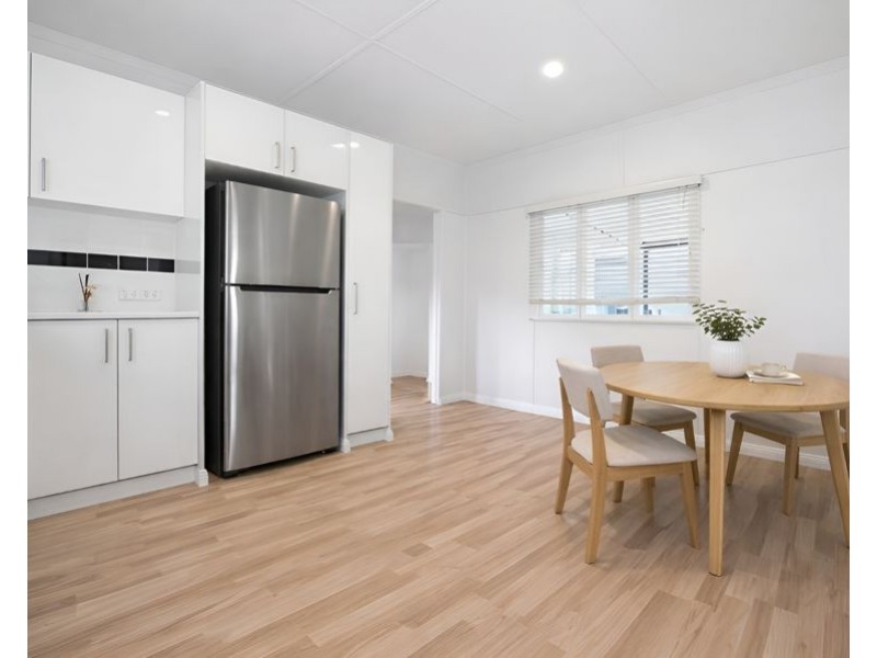 32 Steele Street, Holland Park QLD 4121