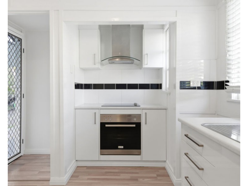 32 Steele Street, Holland Park QLD 4121