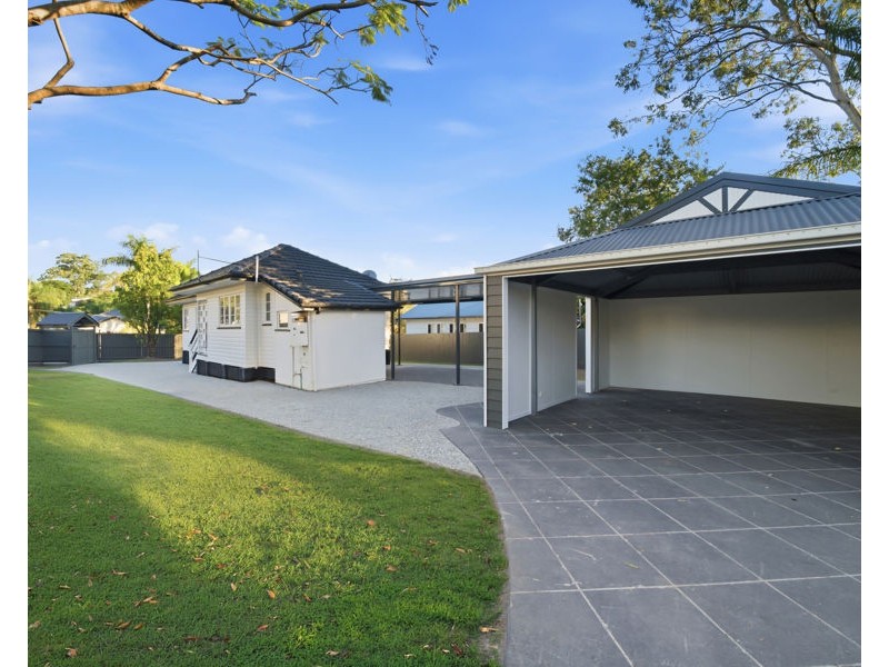 32 Steele Street, Holland Park QLD 4121