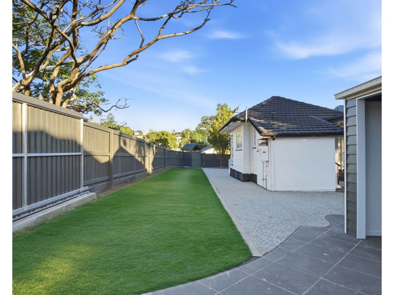 32 Steele Street, Holland Park QLD 4121