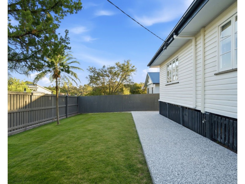 32 Steele Street, Holland Park QLD 4121