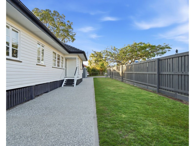 32 Steele Street, Holland Park QLD 4121