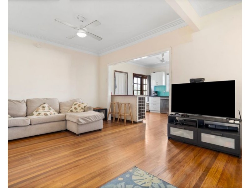 57 Holland Rd, Holland Park QLD 4121