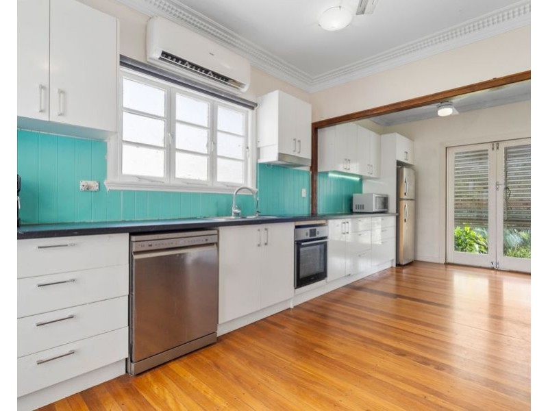 57 Holland Rd, Holland Park QLD 4121