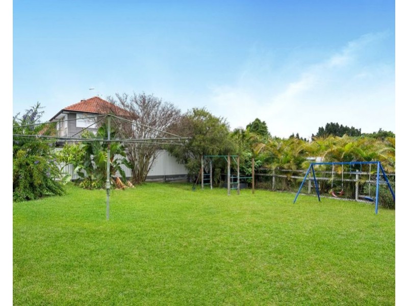 57 Holland Rd, Holland Park QLD 4121