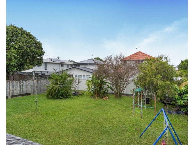 57 Holland Rd, Holland Park QLD 4121
