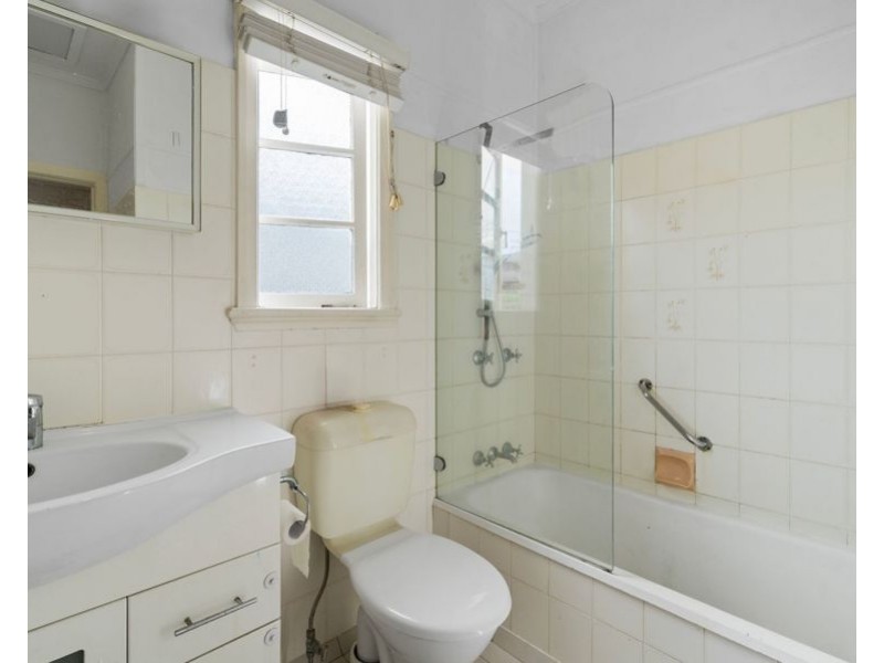57 Holland Rd, Holland Park QLD 4121