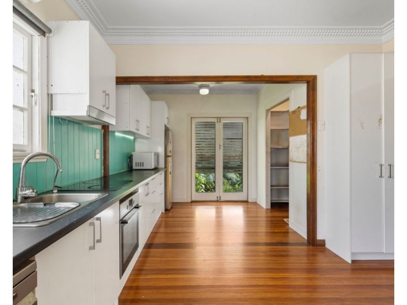 57 Holland Rd, Holland Park QLD 4121
