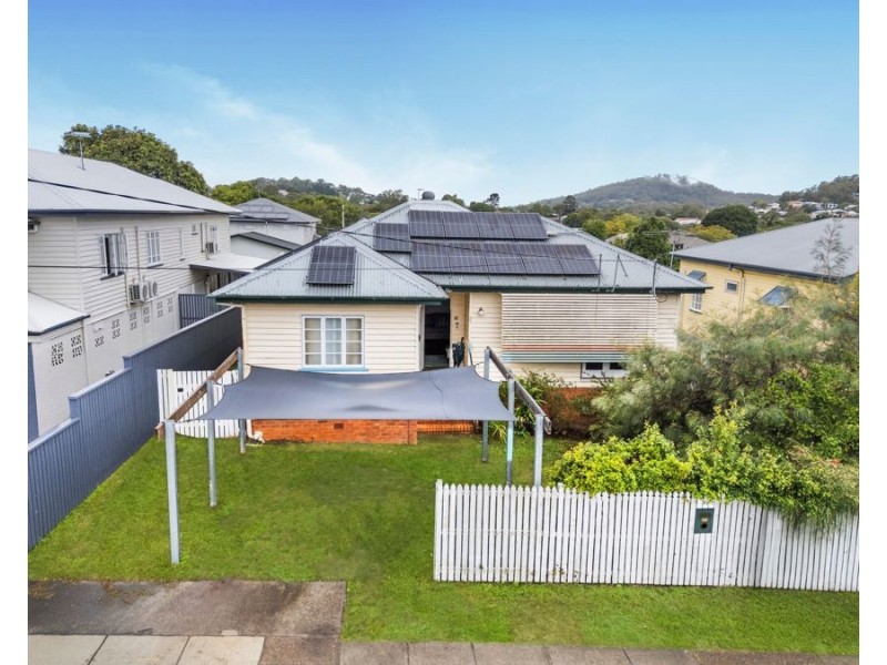57 Holland Rd, Holland Park QLD 4121