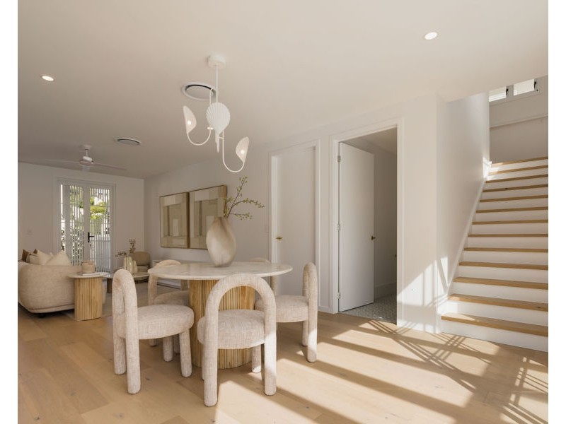 16 Hipwood Ave, Coorparoo QLD 4151