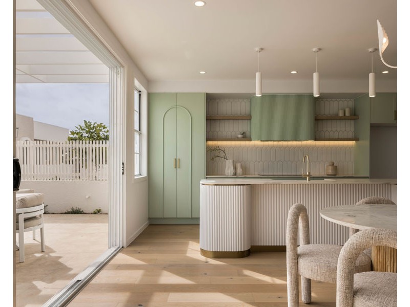 16 Hipwood Ave, Coorparoo QLD 4151