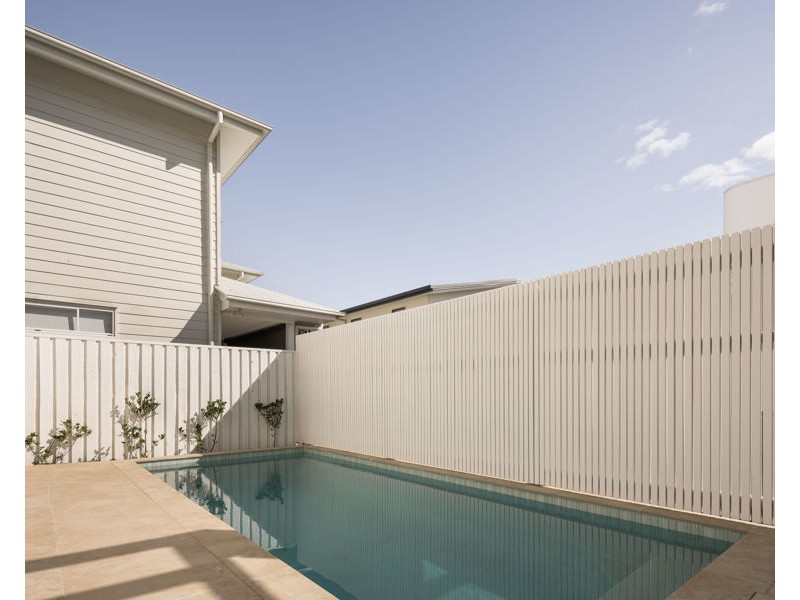 16 Hipwood Ave, Coorparoo QLD 4151