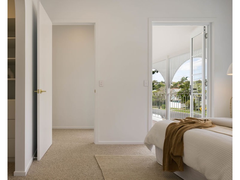 16 Hipwood Ave, Coorparoo QLD 4151