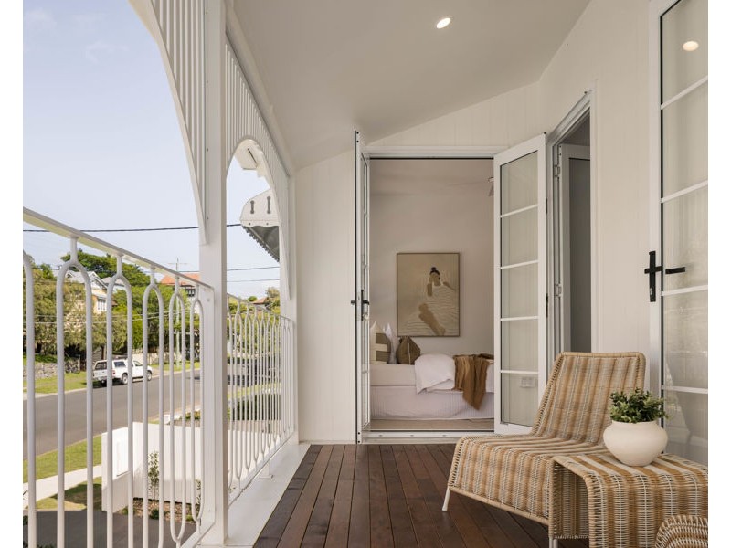 16 Hipwood Ave, Coorparoo QLD 4151