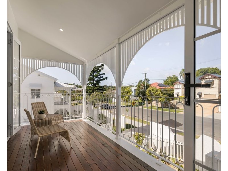 16 Hipwood Ave, Coorparoo QLD 4151