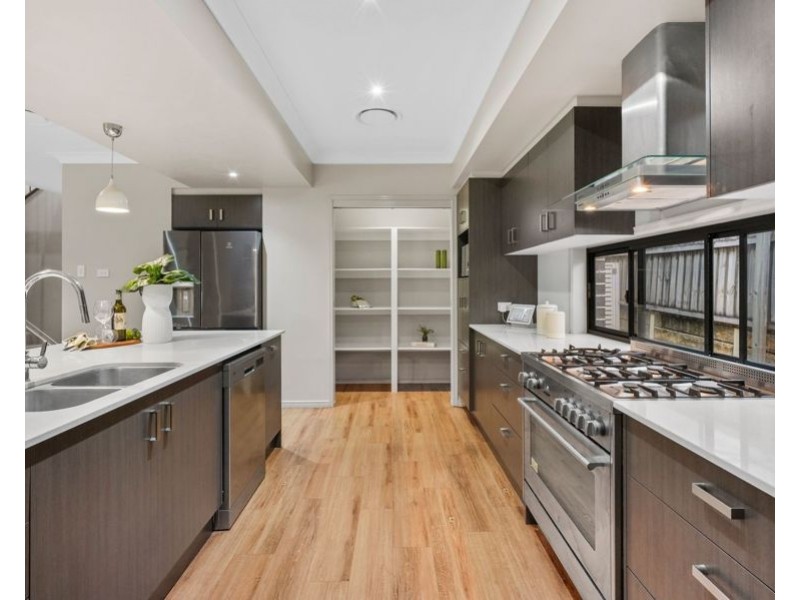 17 Westbury Place, Carindale QLD 4152