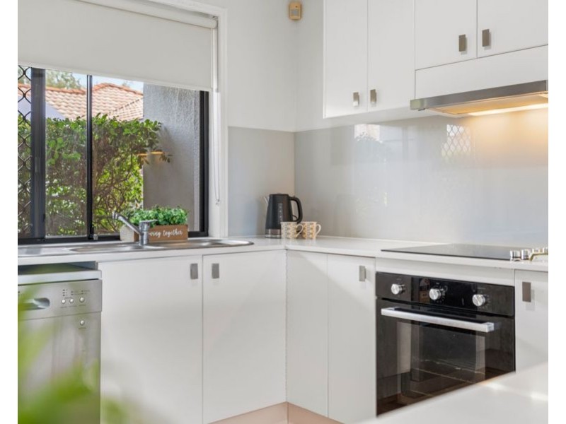 4/108 Meadowlands Road, Carina QLD 4152