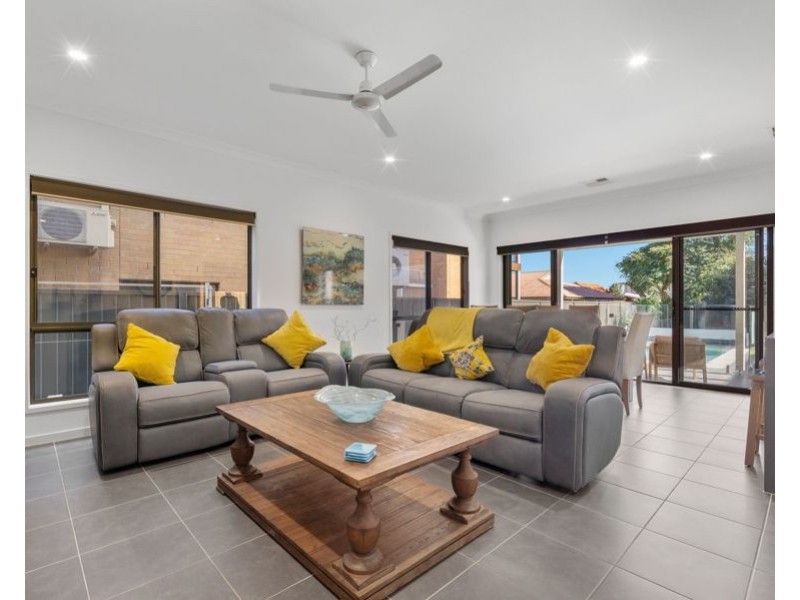 354 Nursery Rd, Holland Park QLD 4121