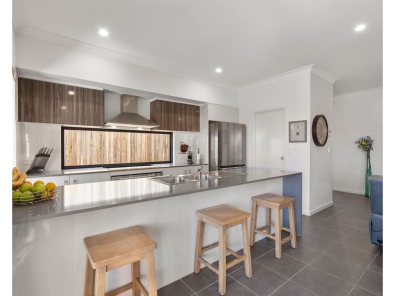354 Nursery Rd, Holland Park QLD 4121