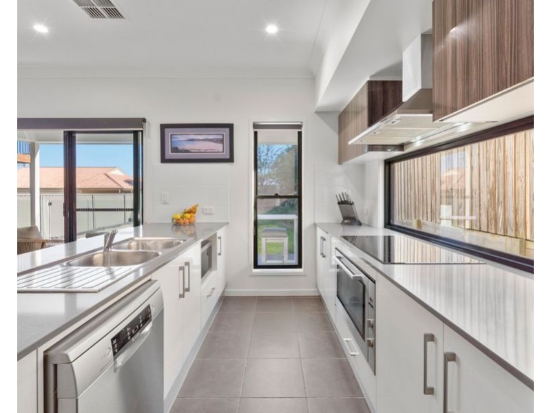 354 Nursery Rd, Holland Park QLD 4121