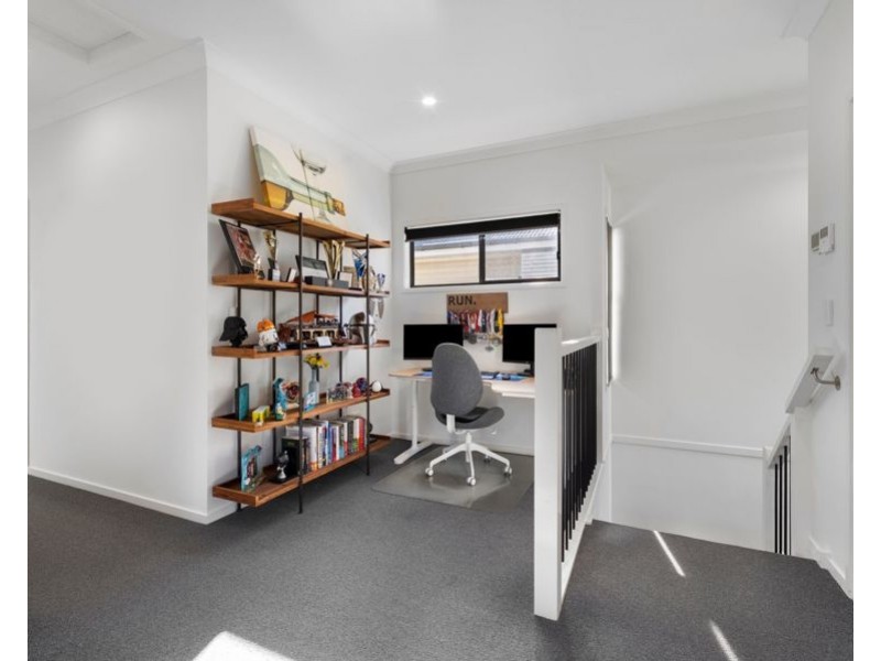 354 Nursery Rd, Holland Park QLD 4121