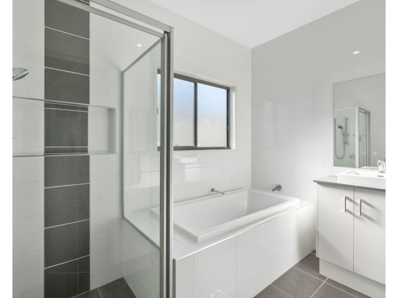 354 Nursery Rd, Holland Park QLD 4121