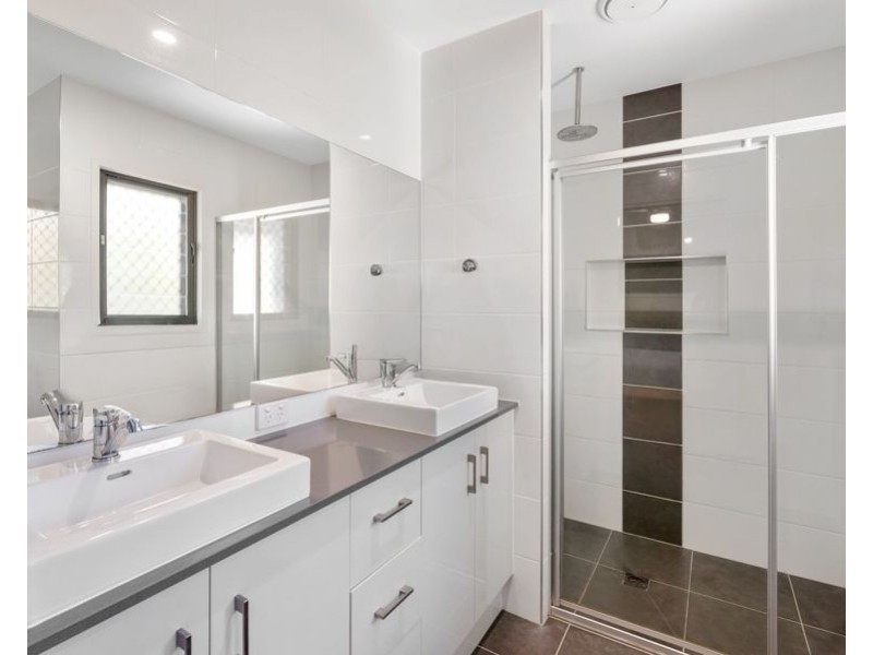 354 Nursery Rd, Holland Park QLD 4121