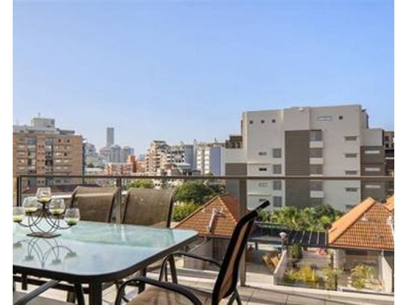 15/215 Wellington Rd, East Brisbane QLD 4169