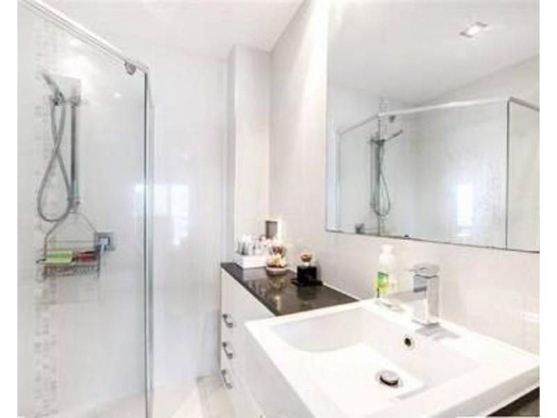 15/215 Wellington Rd, East Brisbane QLD 4169