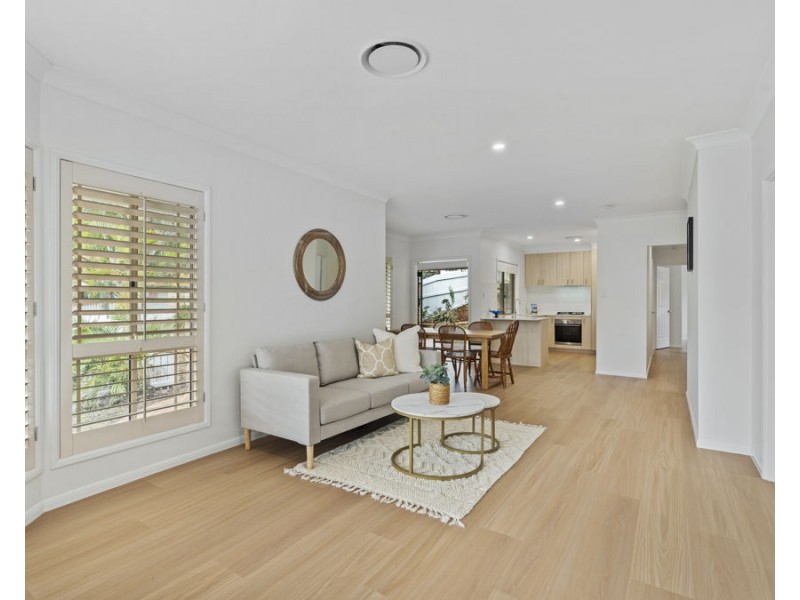 1 Acacia Close, Holland Park West QLD 4121
