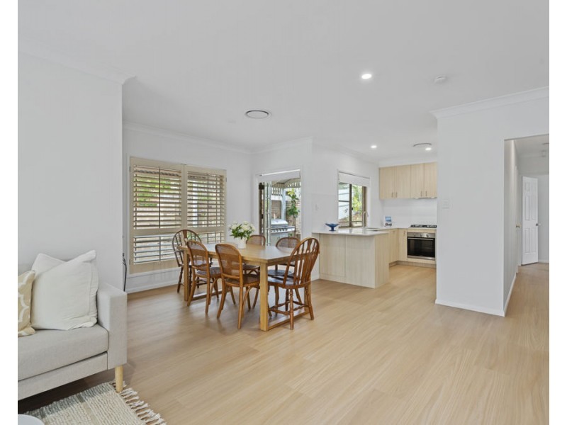 1 Acacia Close, Holland Park West QLD 4121