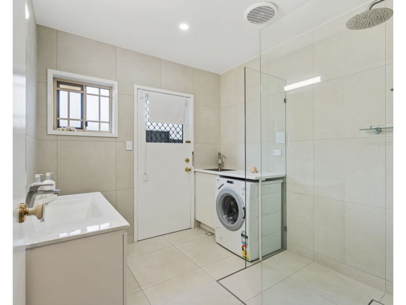 1 Acacia Close, Holland Park West QLD 4121