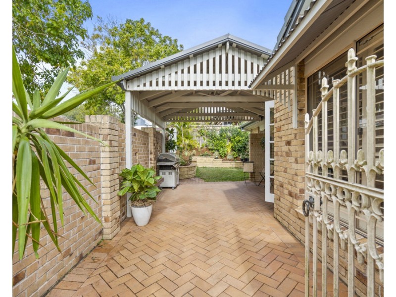 1 Acacia Close, Holland Park West QLD 4121