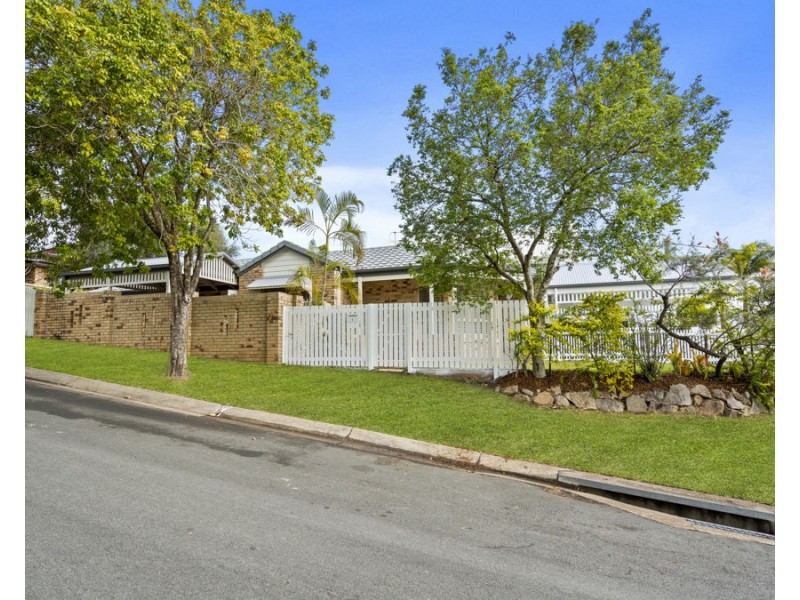 1 Acacia Close, Holland Park West QLD 4121